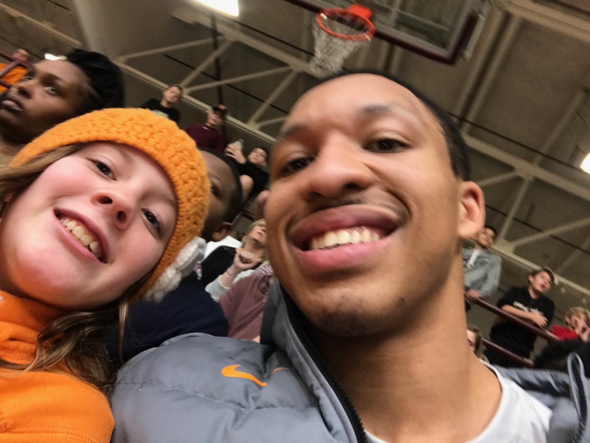 edgedavis's tweet photo. Thanks @GrWill2 for making this 6th grader’s day. @BeardenHoops We love Drew Pember too. https://t.co/WxrlabCgBI