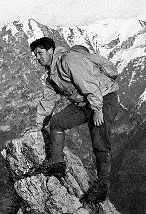 Llegamos al paciente que le traería fama mundial: Carlo Mauri, montañero y aventurero italiano, había sufrido un accidente de esquí en 1961, con una fractura de tibia que no consolidó y se infectó. Se defendía con un tutor a medida, cirujanos italianos lo dieron por perdido.