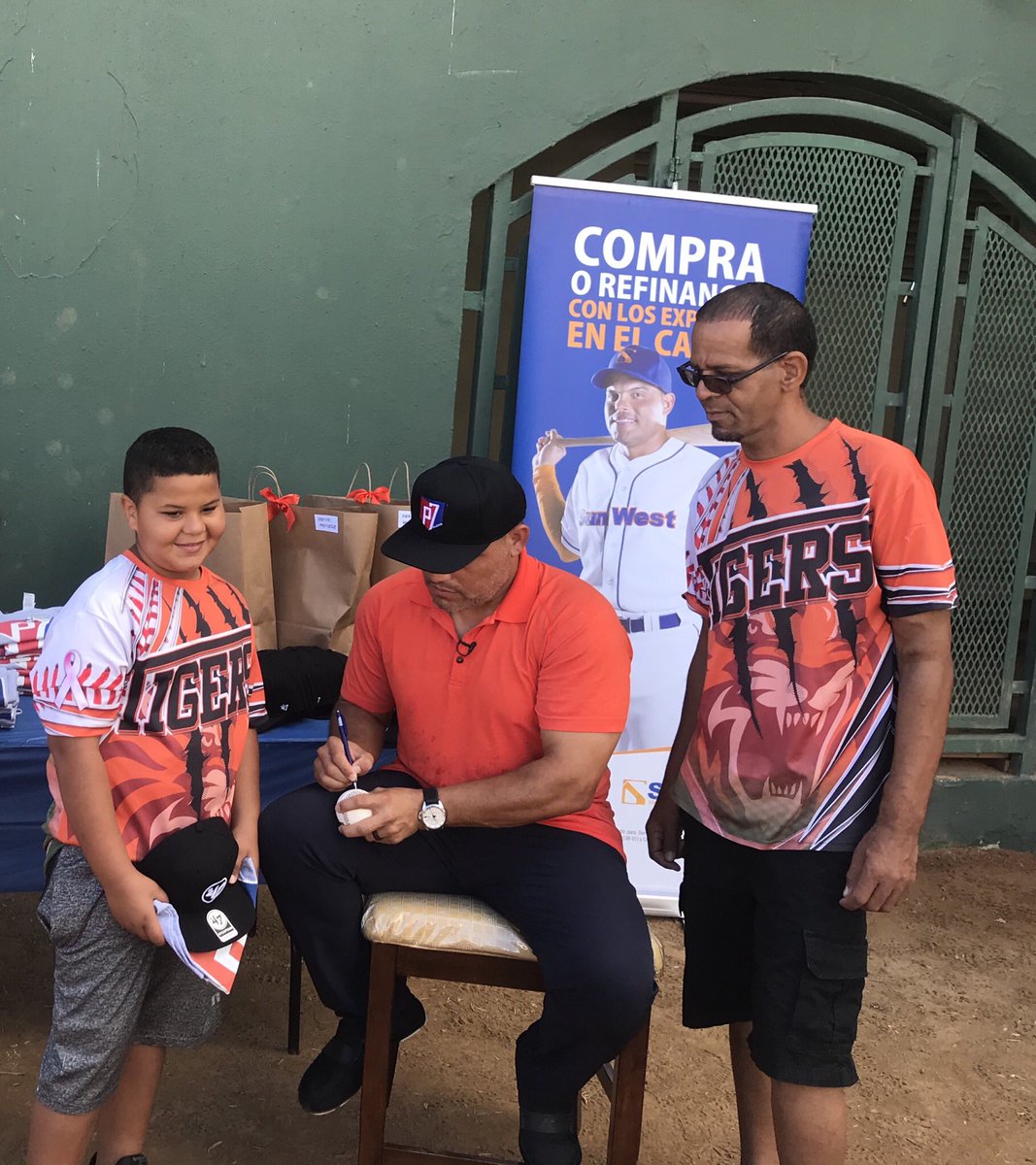 Pudge_Rodriguez's tweet photo. The more you give to kids the happier you become, here is the future of this 🌍 let’s help them to make good decisions in life 🇵🇷⚾️ Este es el futuro de nuestra isla, ayudémoslos a tomar buenas decisiones en la vida y apoyémoslo con el deporte 
.
.
#Future #helpingkids https://t.co/mdge1gjt3m