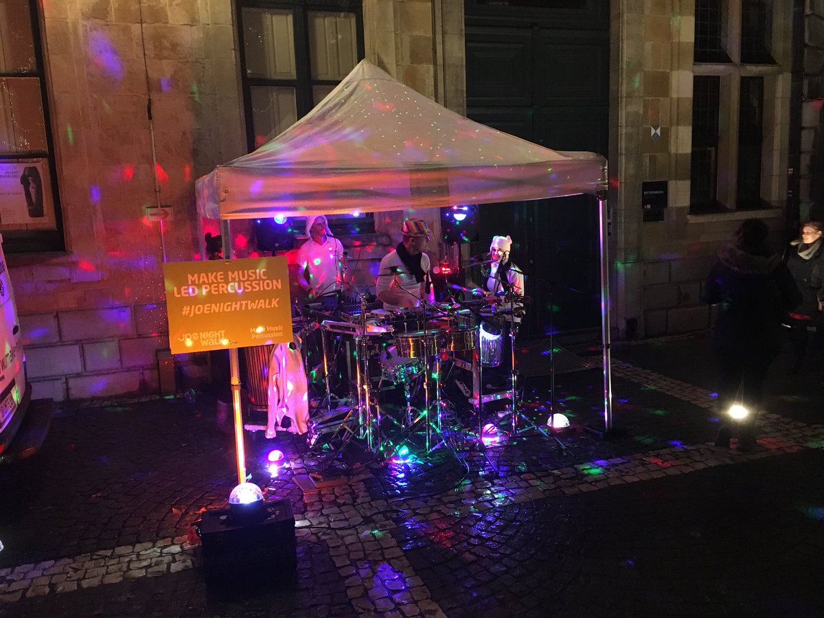 jrgeert's tweet photo. Joe FM nightwalk. Vertrek aan Havenhuis voor wandeling 10 km  #joenightwalk https://t.co/rUU8LNkPKE