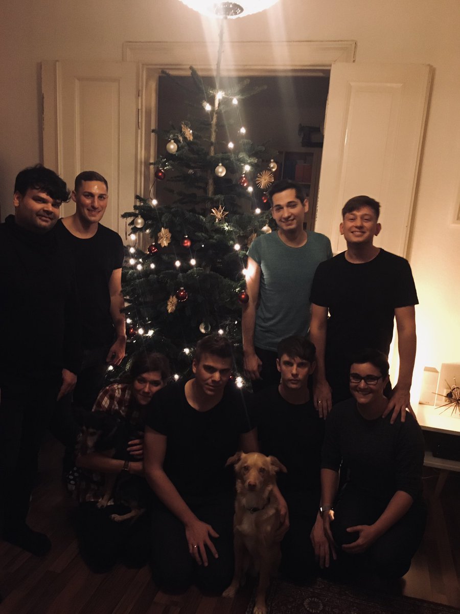 mwoelkchen's tweet photo. Nachher🎊🌲🎊#fun#Christmas #advent https://t.co/oUYL2O6CxQ