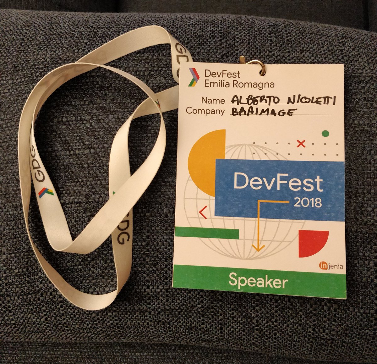 illbexyz's tweet photo. It has been an honor and a pleasure to talk about #reasonml at #DevFest18 #DevFestER with so many attendees! I hope you enjoyed it 😊 https://t.co/h3F5rxqhIP