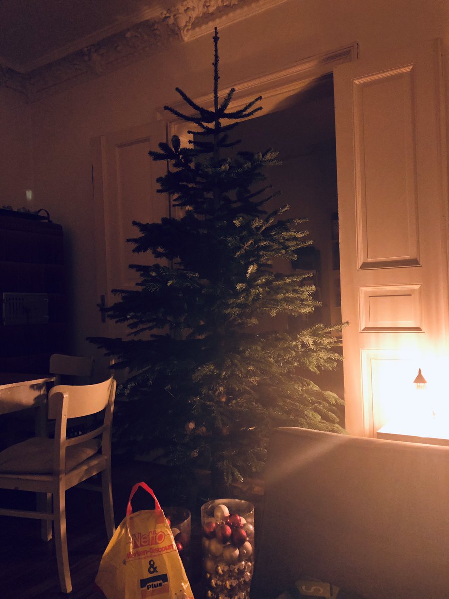 mwoelkchen's tweet photo. Vorher 🌲#christmas #weihnachten#advent https://t.co/ZmLqTdKFQa