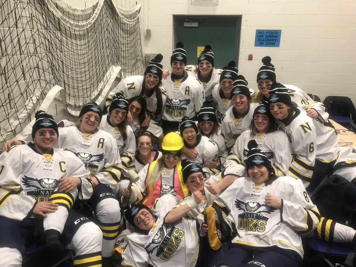 OOKSWHKY's tweet image. Hard to describe the incredible setting for the outdoor game but wow Falun has an awesome set up!
Ooks pull out the 1-0 Double OT win and hang on to first place over the Christmas Break!  Players selected @m_leblanc3 as their player of the game. @naitooks @ACAC_Sport
