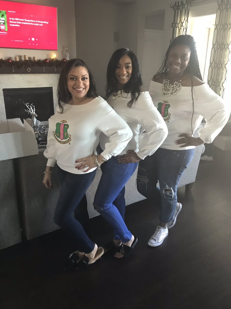 CCWilliams1908's tweet image. We’re doctors, nurses, teachers, engineers, administrators, business women and we all went to @PVAMU Prairie View Produces Productive People! 💗💚💜💛 #CentennialPearls #Est2008