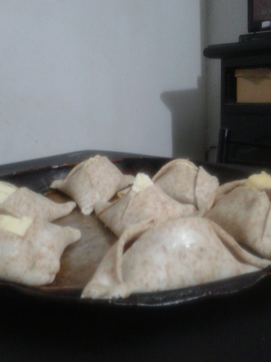 PauloRodrguez18's tweet photo. A cocinar  Se ha dicho!!! #Cocina  #empanadasarabes  #Familia #BuenSabado https://t.co/cEV1N7tr3g