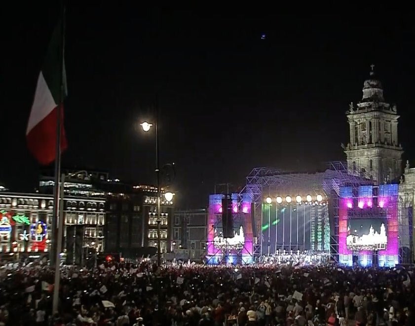 ABC760AM's tweet photo. Mensaje de @lopezobrador_ Una nueva vida para nuestra gran nación ¡qué viva México!
Suena el Himno Nacional 🇲🇽
#PresidenteDeMéxico
#4taTransformación
#EquipoABCRadio https://t.co/LQykmTdZ3n