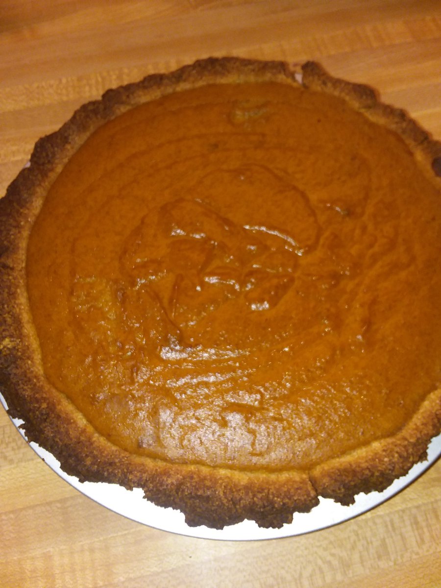 KetoMomSher's tweet photo. So I made pumpkin pie last night and whipped cream too yum https://t.co/JNSmVQ38kp