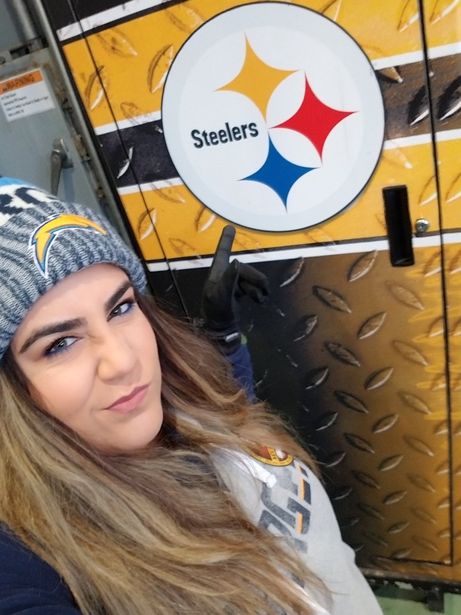 beautyandbolts's tweet photo. ⚡⚡⚡At the stadium tour...Lol.... caption this.... @Chargers
#LACvsPIT
#chargers #chargersfansunite #chargersfan #chargedup #chargers4life #boltup #repthebolts #lachargers #fightforeachother #pittsburgh #steelcityinvasion #roadtrip #travelingfans #heinzfield
#chargersgirl https://t.co/mkjCaZ0u6i