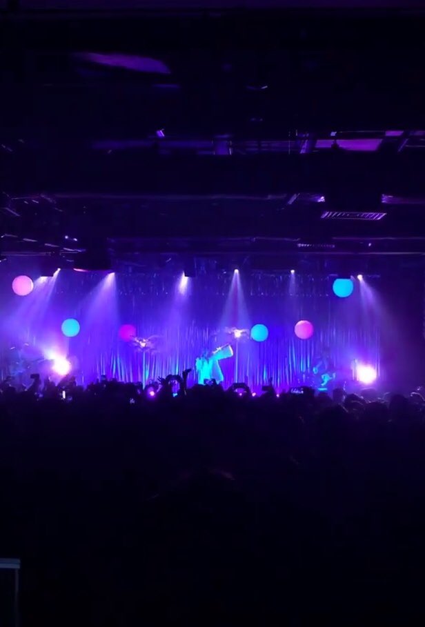 lightinglivepro's tweet photo. Seguimos emocionados con tremendo show que se armo Dani spalla ayer en lunario . @lightinglivepro innovando y brillando como siempre ! 🙌🏼👊🏼
LD @soypepelites 🤓 https://t.co/zVSAIZbhuN