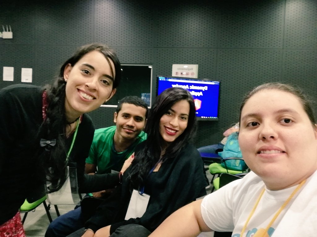 daihanamora's tweet photo. @gdgmed #DevFestMedellin2018 @gdg @googledevs #devfeststories @calypso_bronte @marisbotero https://t.co/4DcbImSEqg