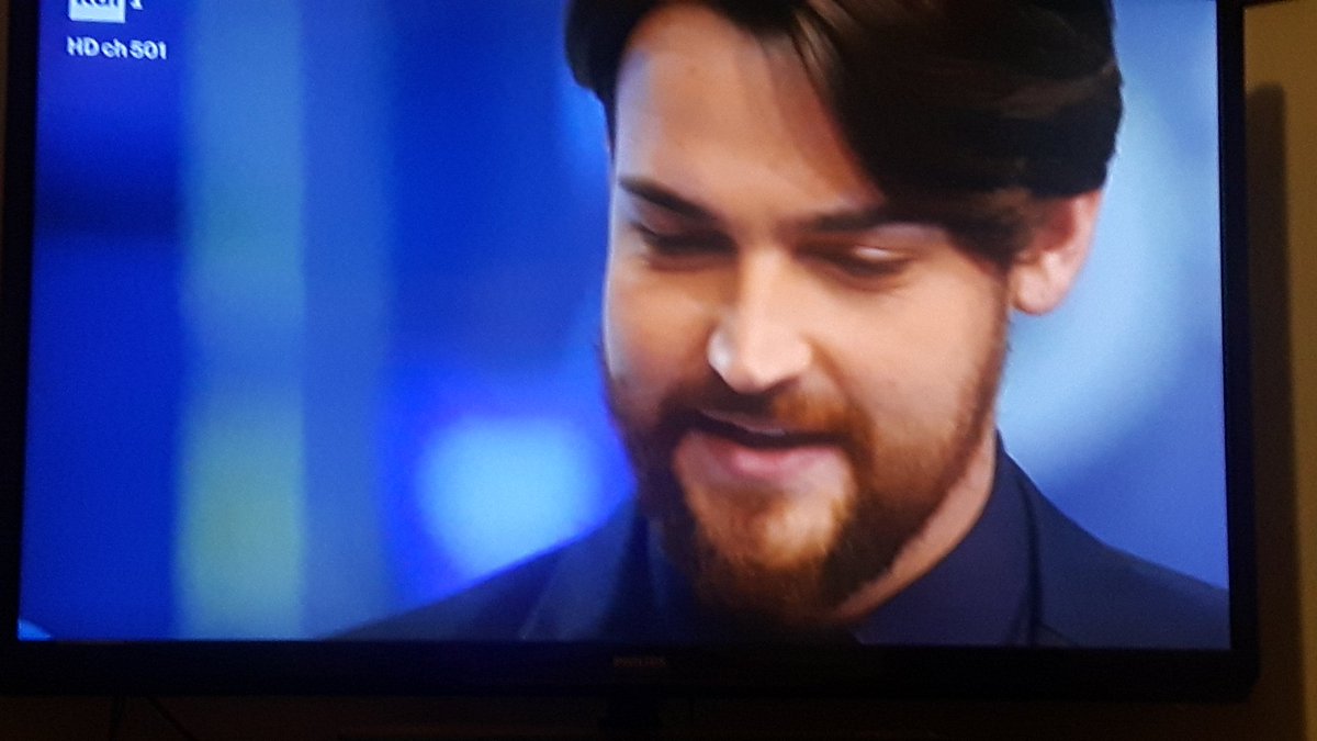 Mi auguro <a href="/Valerio_Scanu/">ValerioScanu</a> torni e ci faccia ascoltare una canzone del suo ultimo cd #dieci <a href="/antoclerici/">Antonella Clerici⭐️</a> <a href="/RaiUno/">Rai1</a>