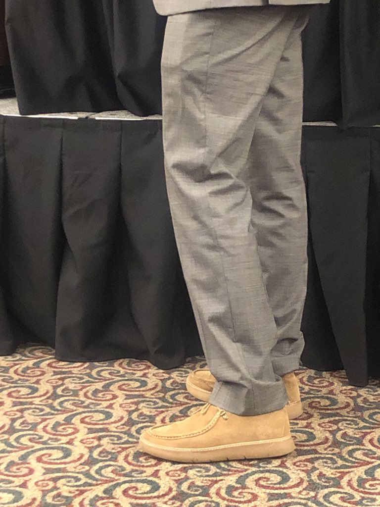 MAMUNonline's tweet photo. When you forget your dress shoes for CASC but then you just have an excuse to be comfy #slippers #fashion #CASC18 https://t.co/OV3gTFd5k1
