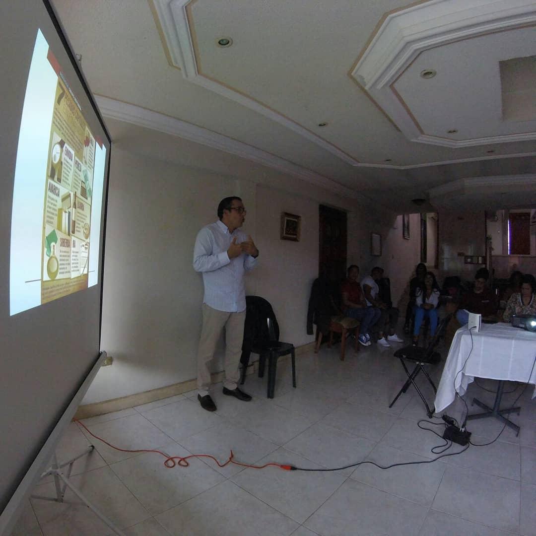carlosizalla's tweet photo. Excelente oportunidad durante 2 días de compartir el taller "Social Media 3.0 - Gestión de Redes Sociales" organizado por @EsAcniven rumbo al 2019 con más #redessociales #formacion #CommunityManager #marketing https://t.co/1k5f94GjPw