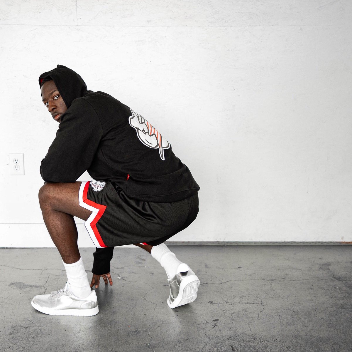 jaefields_'s tweet image. 1-4p tmrw @ machus studio // refreshments vibez and merchandise