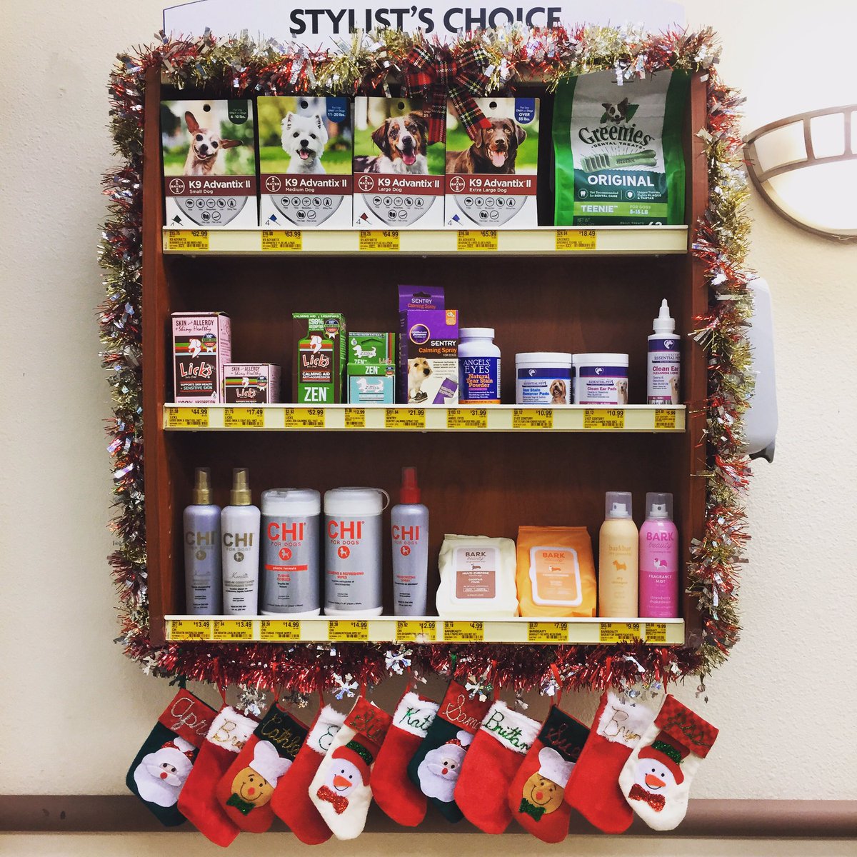 The stockings were hung in the lobby with care, in hopes that St. Nicholas soon would be there. 🎄🎅🏻 Our stylists have been good this year, and would love to pamper your pets for the holidays!! Book your holiday appointment today! (856)740-1206
#petsmart #petsmartgrooming