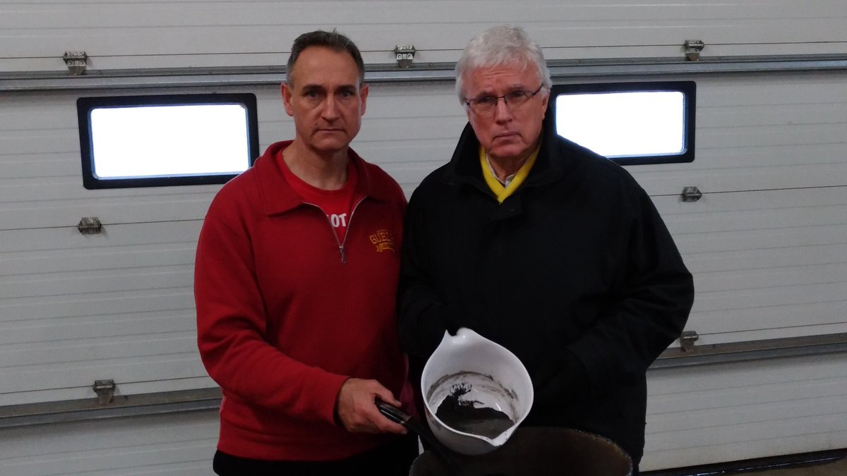 WaterWellsFirst's tweet image. MPP Rick Nicholls will you accept the Report from Dr Williams- Chief Medical Officer of Ontario if its based on flawed collection of field samples by the MOECC? Remember MPP Nicholls of all the pictures of you holding Black Shale sediments? Will you demand proper collection?