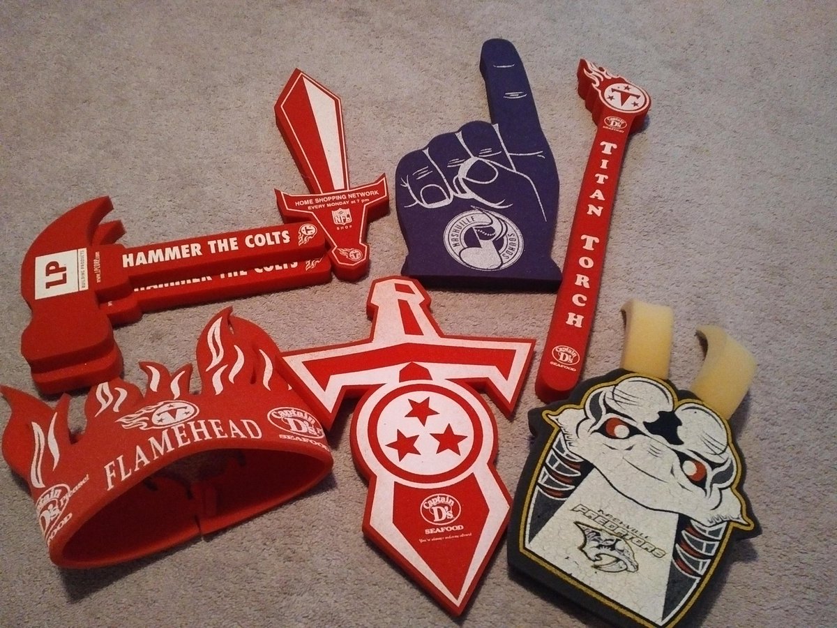 lisahayes4's tweet image. Thinning out various closets and seeing as I put it all together, I may need a gameday giveaway store room. 🏡👆⚾🏈🏒 #smallsample