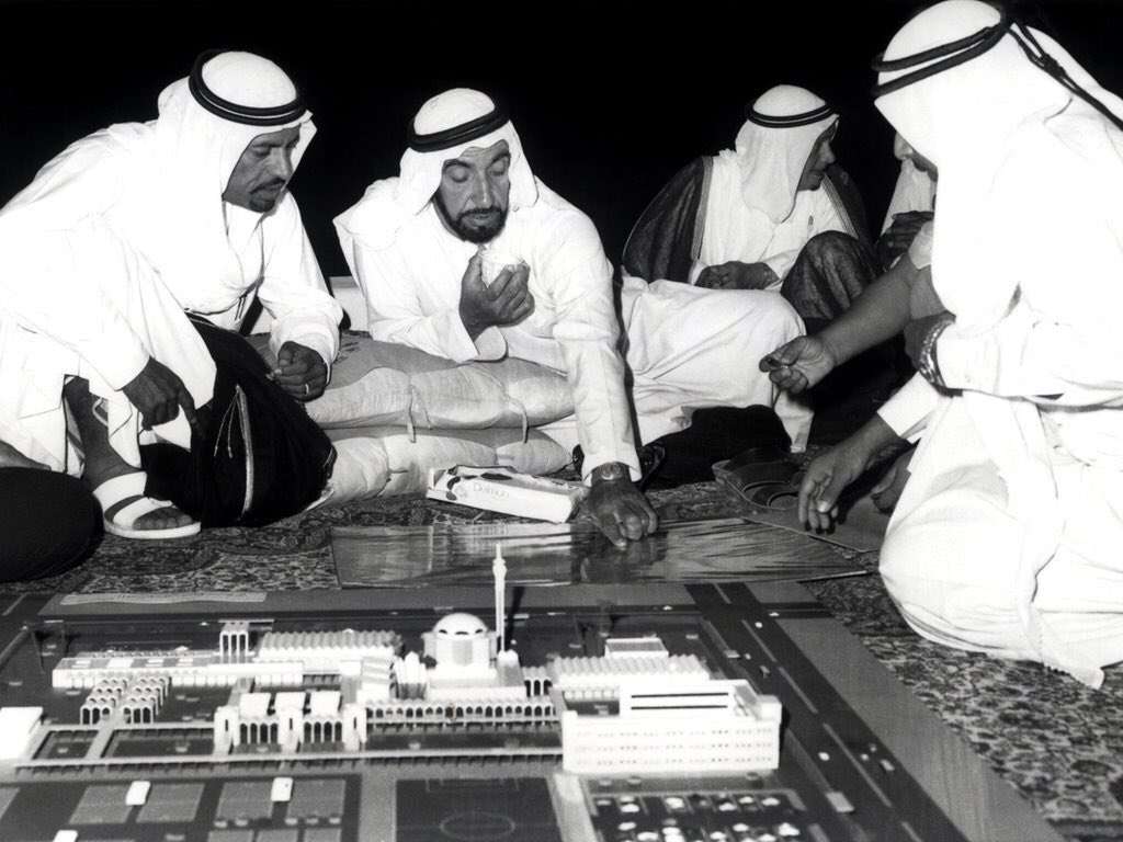 ain_Alshehhi's tweet photo. اللهم أرحم بـانـي هذا الوطـّن🇦🇪❤️
#اليوم_الوطني47 https://t.co/qWxb2ISt2Q