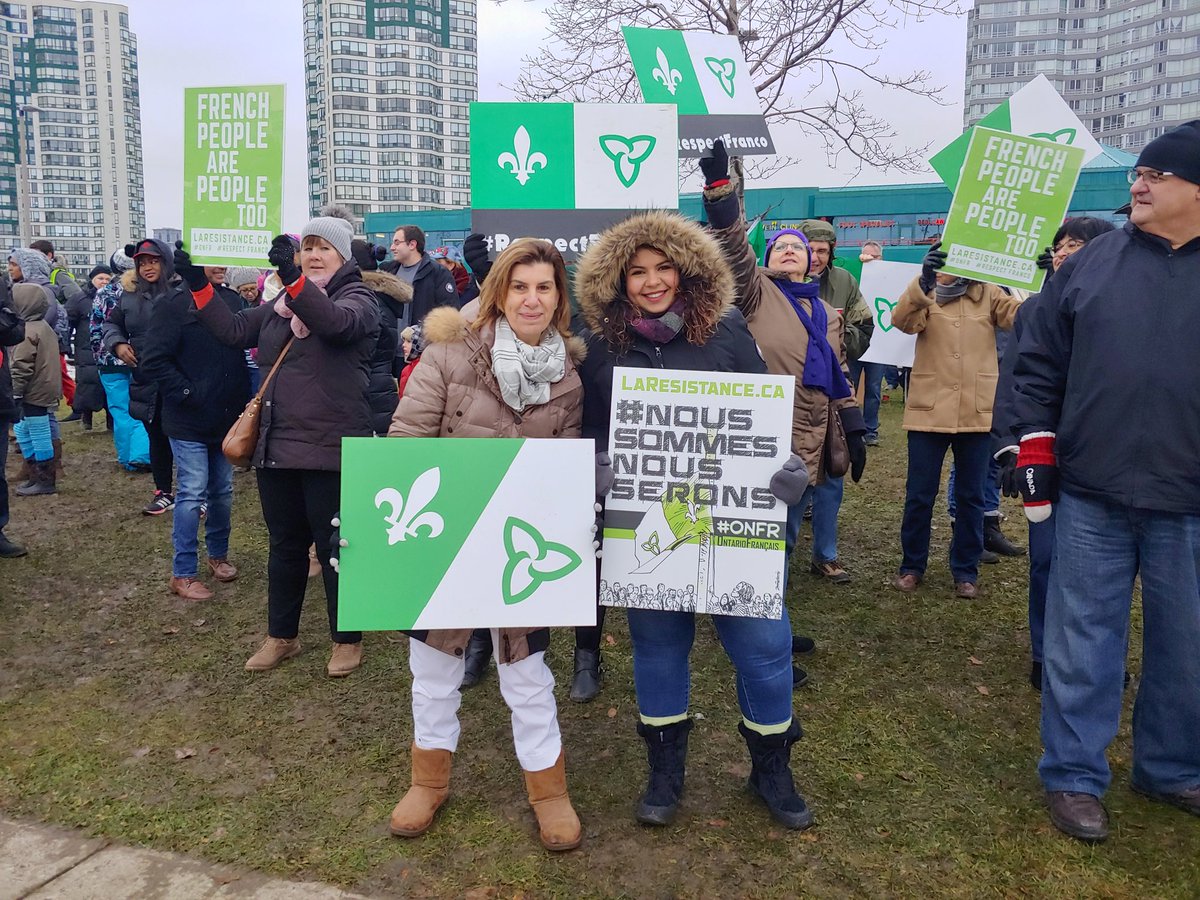 NourhaneCSV's tweet photo. #NOUSSOMMESNOUSSERONS avec @azzahamdi à la manifestation de #Mississauga! #francofort #onfr https://t.co/Zw7Biq84Bp