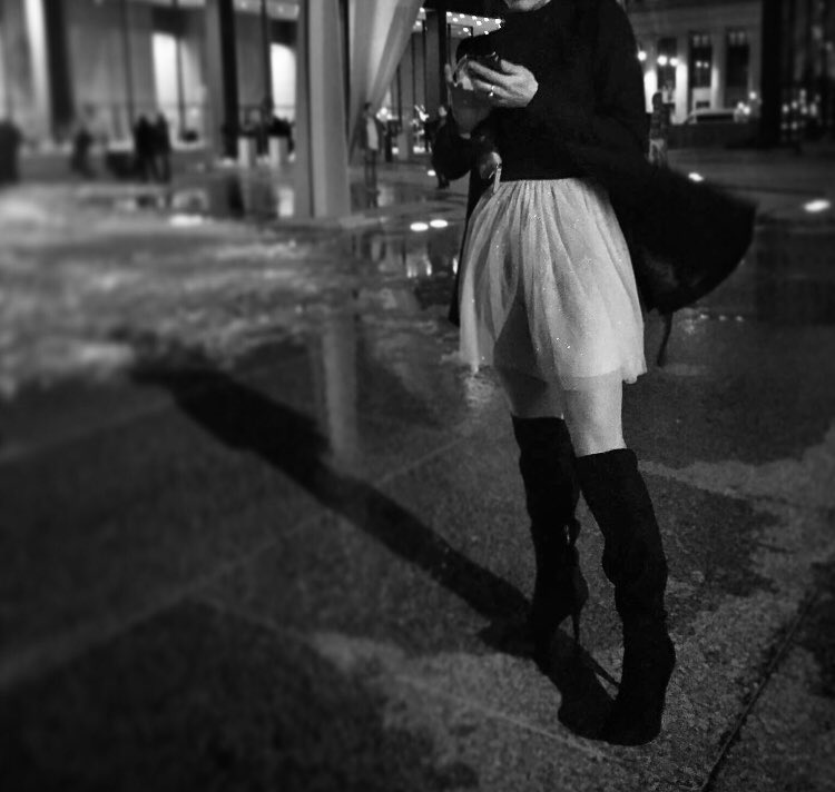 gdnightelizbeth's tweet image. Filmed 🎞 a couple scenes for Office Christmas Party 👄🎄🎬☺️🙏
#replippy #curlz #petticoats #dresses n #highheeledbootz #naturallyauburn #chi #bb 🍾 

Happy Satz / Happy December! 🎁 

👑❤️💋🌌🚀