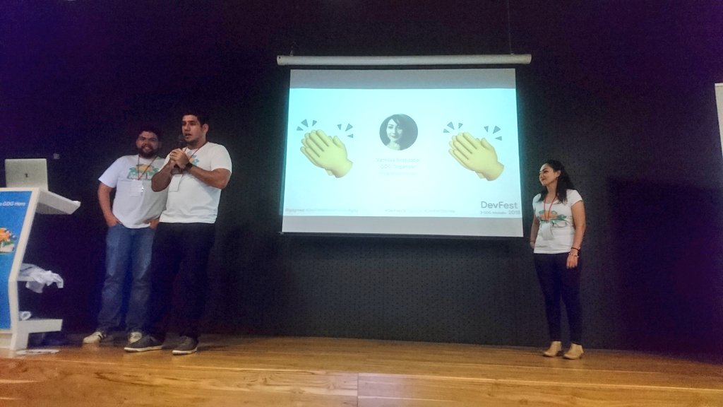 gdgmed's tweet photo. Thank you so much 💖 organizers @sebasgojs @carlosrojas_o and special thanks to our boss @vanessamarely 😍💞
Muchísimas gracias a nuestros organizadores de #DevFest18 #devFestMedellin2018 y gracias especiales a nuestra jefa Vanessa 🎉 https://t.co/XjlaNf0M45