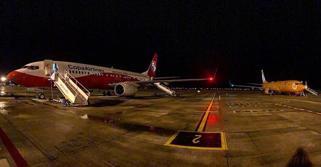 ferchoarriola's tweet photo. Duo de special liverys... #Boeing #B737 #737Ng #BoeingLovers #CopaAirlines #HP1534cmp #GolLinhasAereas #VoeGol #PRGTM #AvGeeks #InstaPlane #SAAR #Rosario #AeropuertosIslasMalvinas #InstaPic #Panoramic #Instagrammers #Igers #iPhone8Plus #ThrowBack #Laterg… https://t.co/KOMOrlaTLn https://t.co/rLOWoYSX0u
