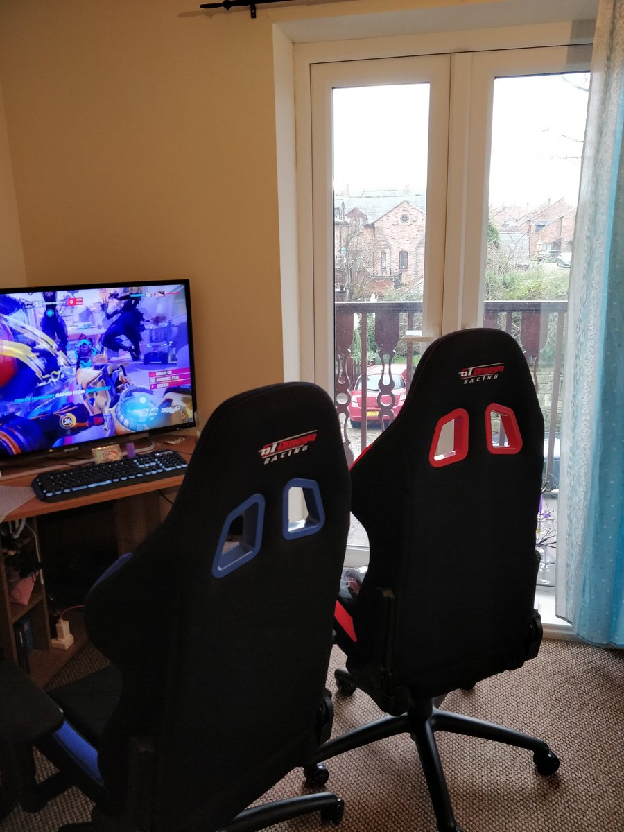 So I may have treated me and @KennDavenport to a housewarming gift each......absolutely worth it! Thanks @GTOmegaRacing for amazing gaming chairs and to the lovely @aravelle for the affiliate discount. Comfy bum indeed! #Player1 #Player2 #setup #balconylife 😎😎