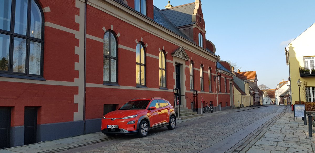 FDELdk's tweet photo. Se videoen med #Elbilforeningen s test af @Hyundai KONA electric og andre nyheder på #FDELdk - https://t.co/24qBePq7Hx #elbil #dkgreen #biler #climateaction https://t.co/l5K2O6IB85