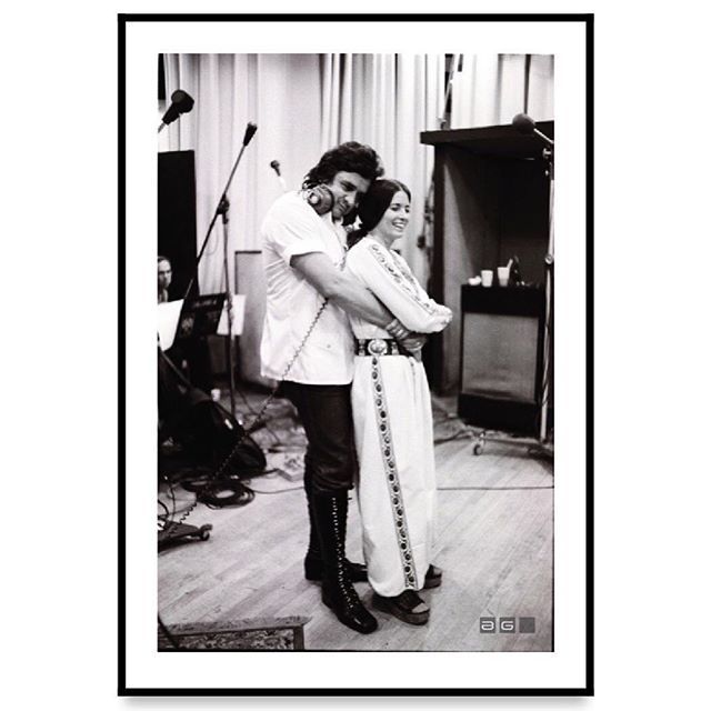 Analogue Gallery tweet media