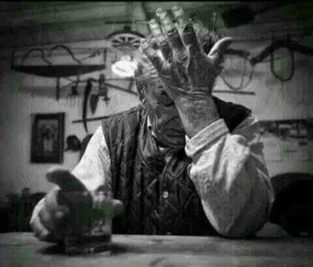 " أول عشرون سوطًا فقط ، ثم بعدها لن تشعر بشيء "
- سجين يخبر إبن حنبل عن ثقافة الألم ، 
كذلك هي الخيبات .!