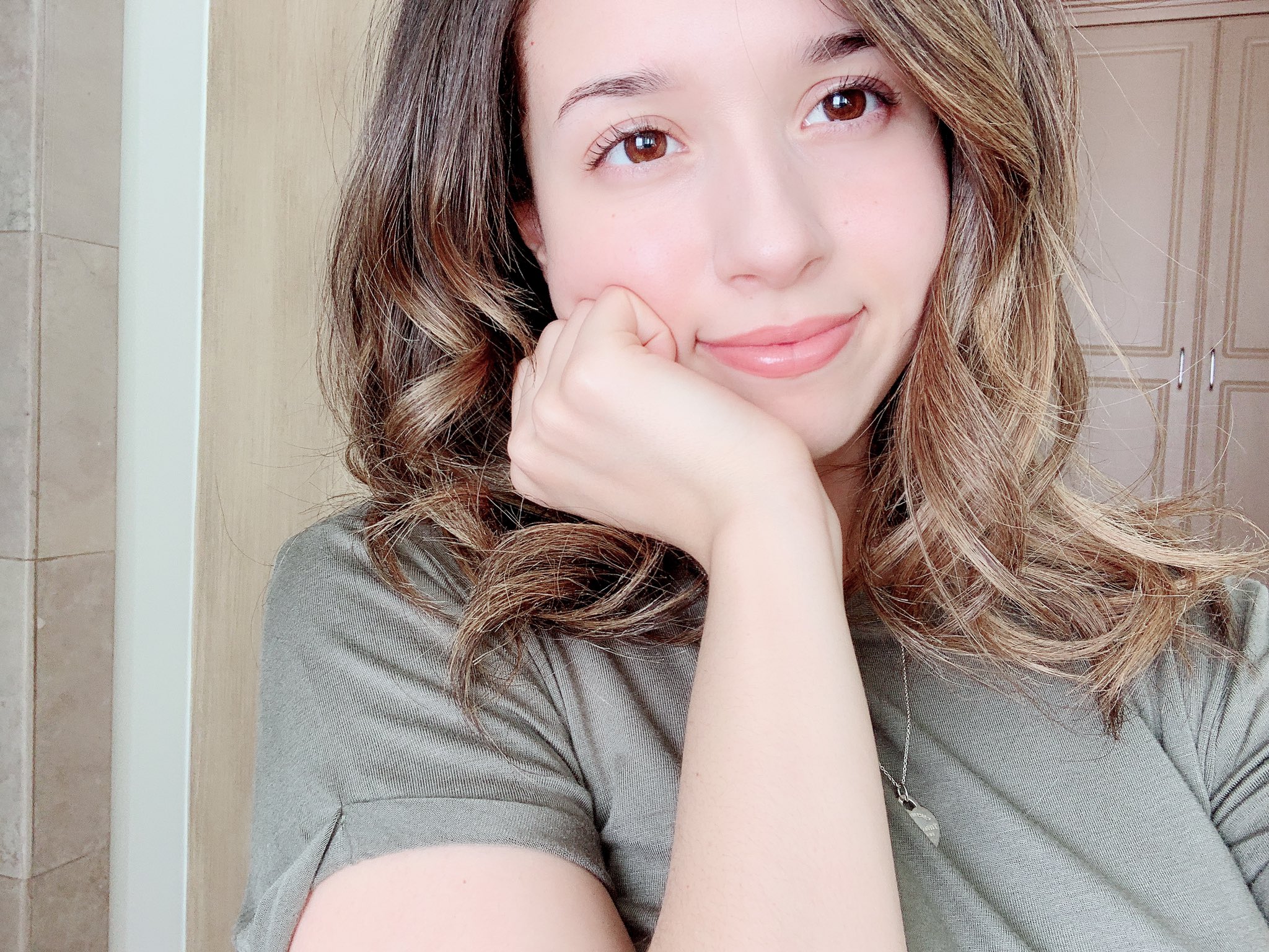 pokimane på Twitter: poki makes a return... come join our saturday stream where my friend / make up artist @EdgarsMakeup turns me into pepe the frog 🐸 yes, you