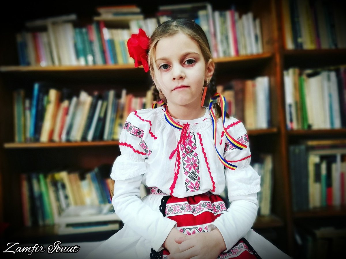 Zafirionut's tweet photo. A mai trecut un an de când suntem români, astăzi a venit din nou vremea să ne spunem La mulți ani!🇷🇴📷
Model Kid:Sofia Maria
Photo:Zamfir Ionut
#1december #romania #life #positivevibes #positive #motivation #happiness #week #sunday #friends #kids #autentic #vechi #smile https://t.co/WYrXOUwslT