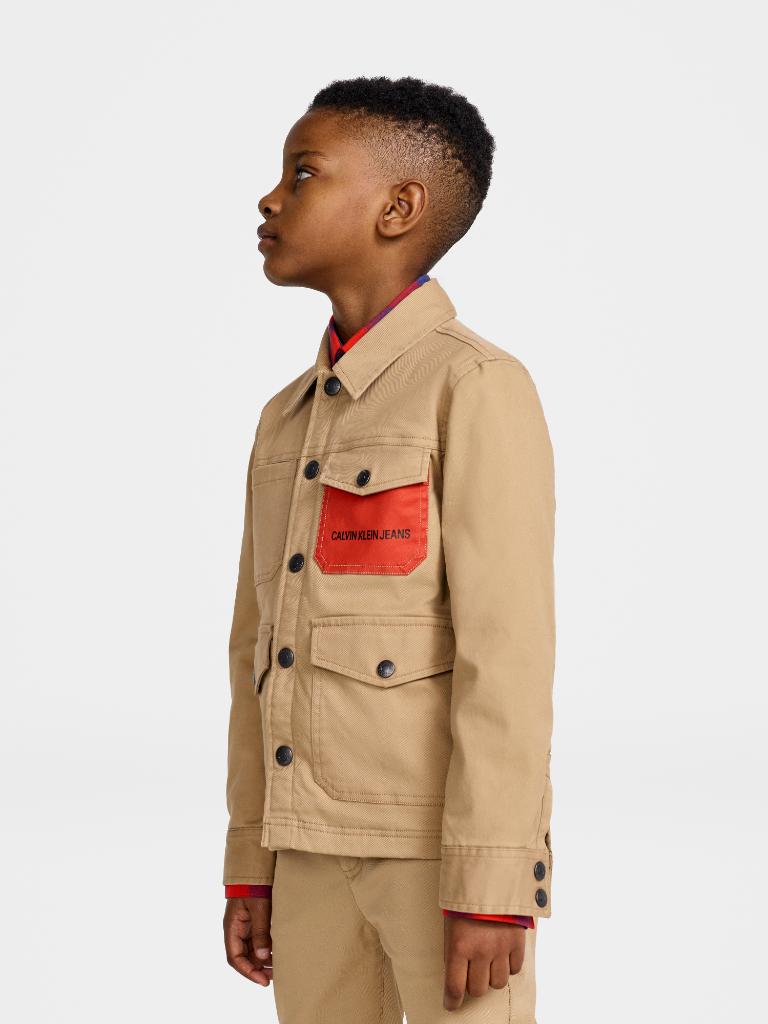 CalvinKlein's tweet photo. The young ones: iconic logos and utility-inspired silhouettes for every kid on your gift list. Discover the latest additions to the #CALVINKLEINJEANS family [EU]: https://t.co/tegU2pzJSe #MYCALVINS #CKKIDS https://t.co/AUz9jE23v0