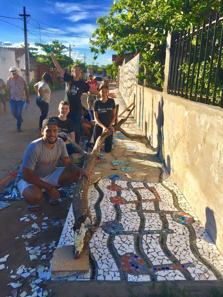 OrquestaRecicla's tweet photo. Continúa la transformación del toda la comunidad del entorno de la Escuela de Música de Cateura https://t.co/DXivCWq8tC