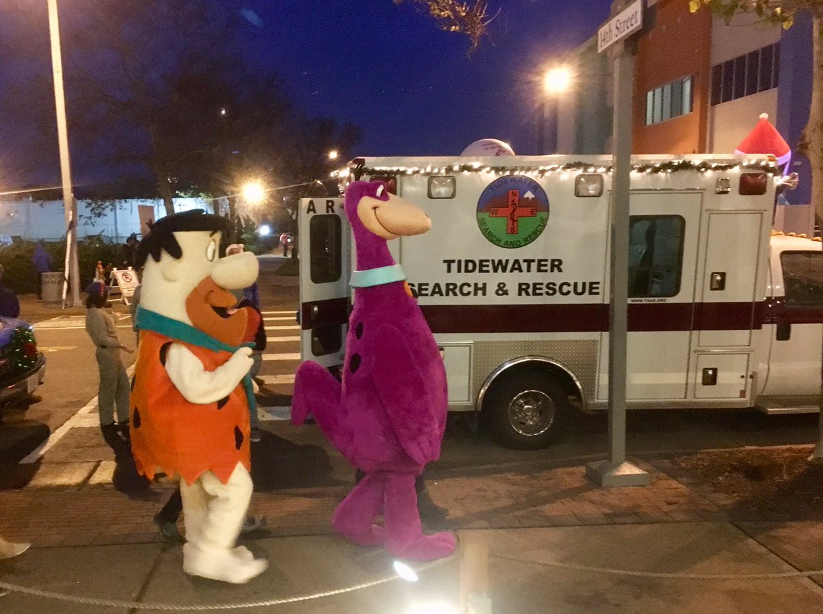 TidewaterSAR's tweet photo. Come out and join Tidewater Search and Rescue at the Virginia Beach Holiday Parade at the oceanfront! https://t.co/rSgQOZDWAv