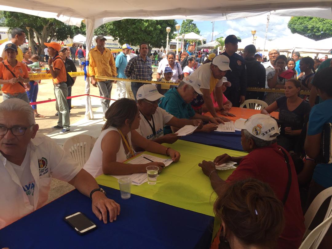 BarretoSira's tweet photo. Hoy estuvimos en #SantaAna en una nueva jornada de #LaCaravanaDeLaSalud. Salvamos vidas con atención médica y odontológica, entrega de medicinas, el #VasoSolidario, la #OllaSolidaria, asistencia legal, actividades culturales y deportivas y más. 

¡Seguimos en movimiento! https://t.co/ldld8v5zPf