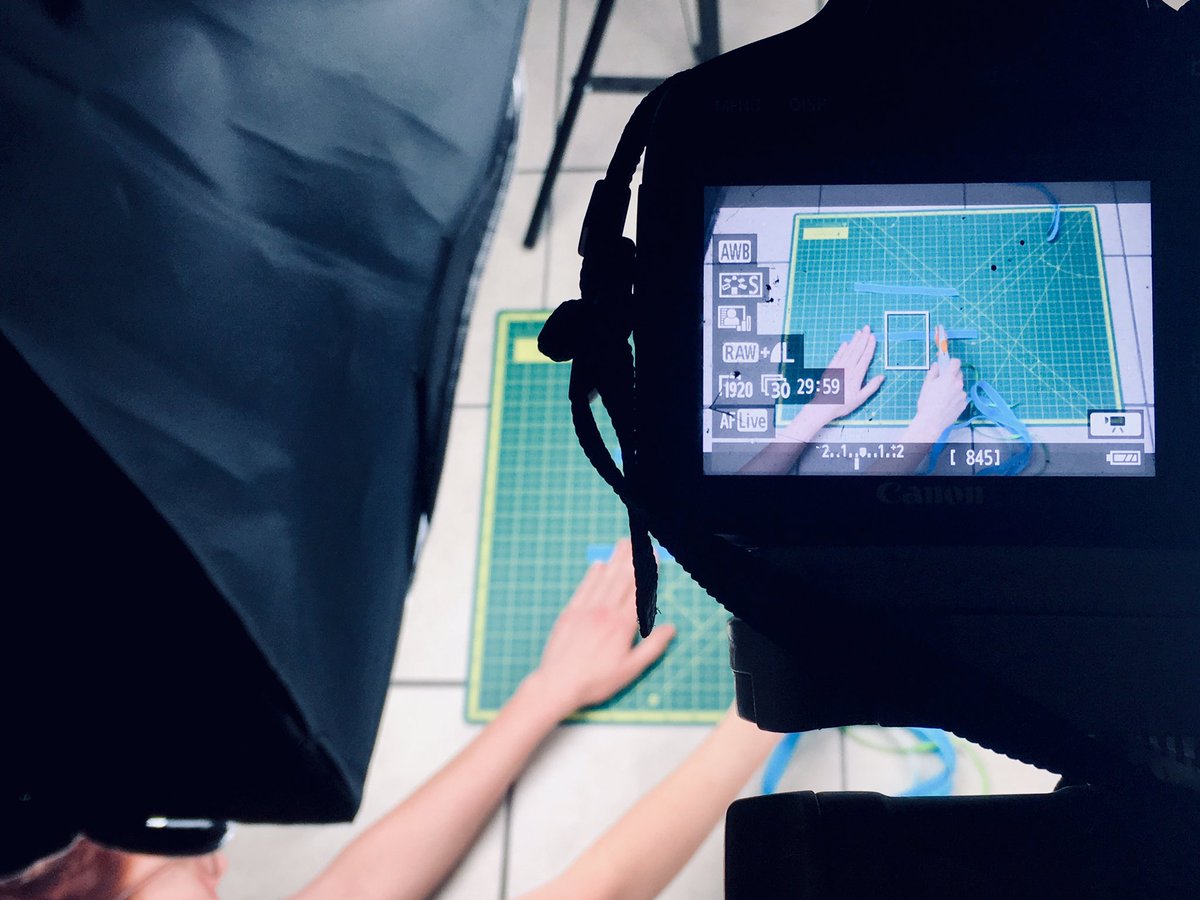 MegganAnderson's tweet image. Weekend video shoot for @Amazon today! Featuring my hands for a manufacture of quilt #cuttingmats! 💚👌🏻✂️🎥🎞

#handmodel #handmodeling #partsmodel #bts #behindthescenes #amazon #ecommerce #productvideo #industrial #videography #digital #hd  #amazonvideo #filming #boldsexyred