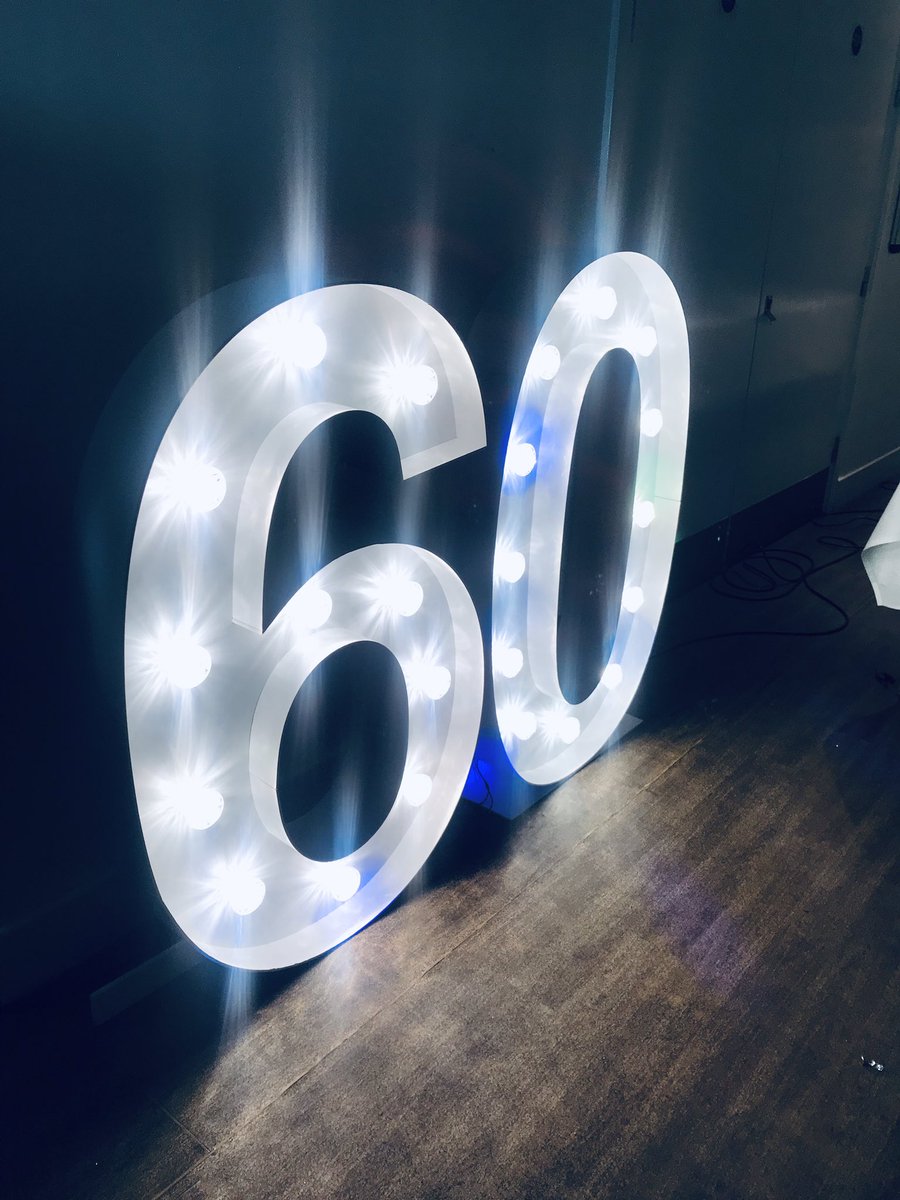 diamondhireuk's tweet photo. Celebrating Diane’s 60th today at princes park with our magic mirror 📸🥂#birthday #60 #party #mirror #photos #photography https://t.co/uRXoCUCtBY