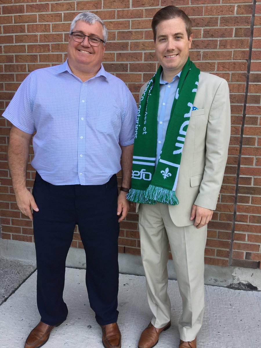 oectagovernor's tweet photo. J'ai rencontré des enseignants/enseignantes de français en juin lorsque j'ai parlé à un dirigeant de @AEFO_ON_CA, et aujourd'hui je proteste avec eux contre les coupures dans les services en français! #francoRespect #ONFr #onpoli https://t.co/NLyOQ2lLZ5
