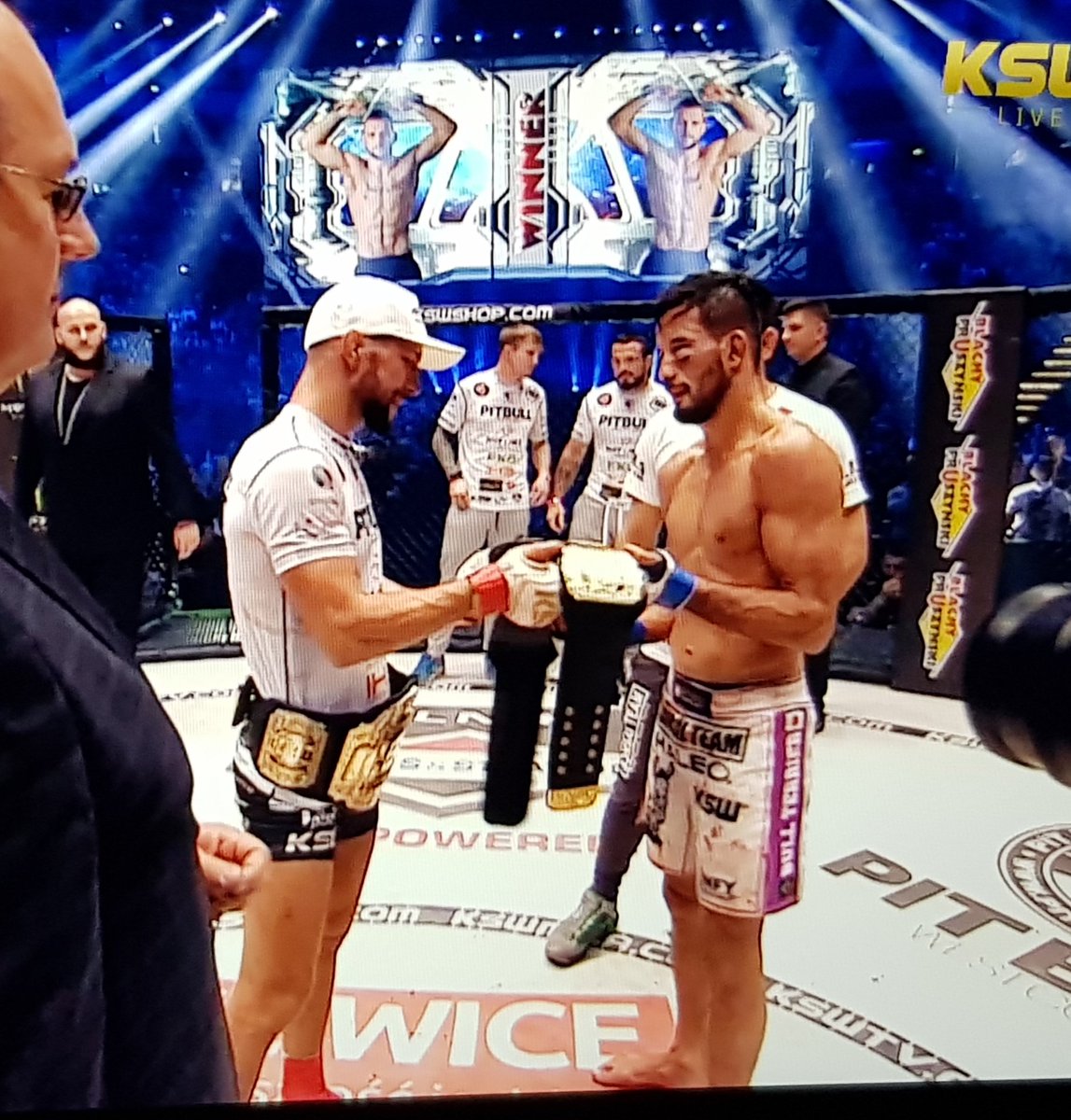 alaskawks's tweet photo. Na ta walkę dzisiaj czekałam 🥊💪 @gamer_mma - siła, koncentracja, walka, ale przede wszystkim niewzruszony spokój w klatce- miazga 😊
#KSW46 #KSW #GamrotTeam #MMA https://t.co/J8TqIDiD18