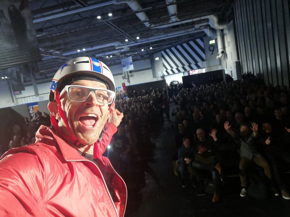 JasonBradbury's tweet image. Can't thank all u enough! Those who tweeted 🙏 today &amp;amp; last few weeks &amp;amp; those who were able to join us in the theatre. You all ROCK!! 🎸✊ 😜