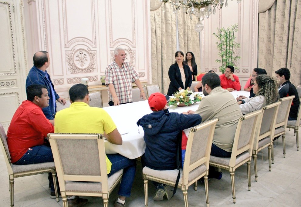 JorgePerezVEN's tweet photo. En La Habana, conversamos con directivos del Instituto Cubano de Amistad con los Pueblos ICAP, donde establecimos acciones en el marco del Movimiento de Solidaridad Internacional en los paises del mundo ante la agresión imperial contra las naciones soberanas.
@NicolasMaduro https://t.co/bijuE54yUG
