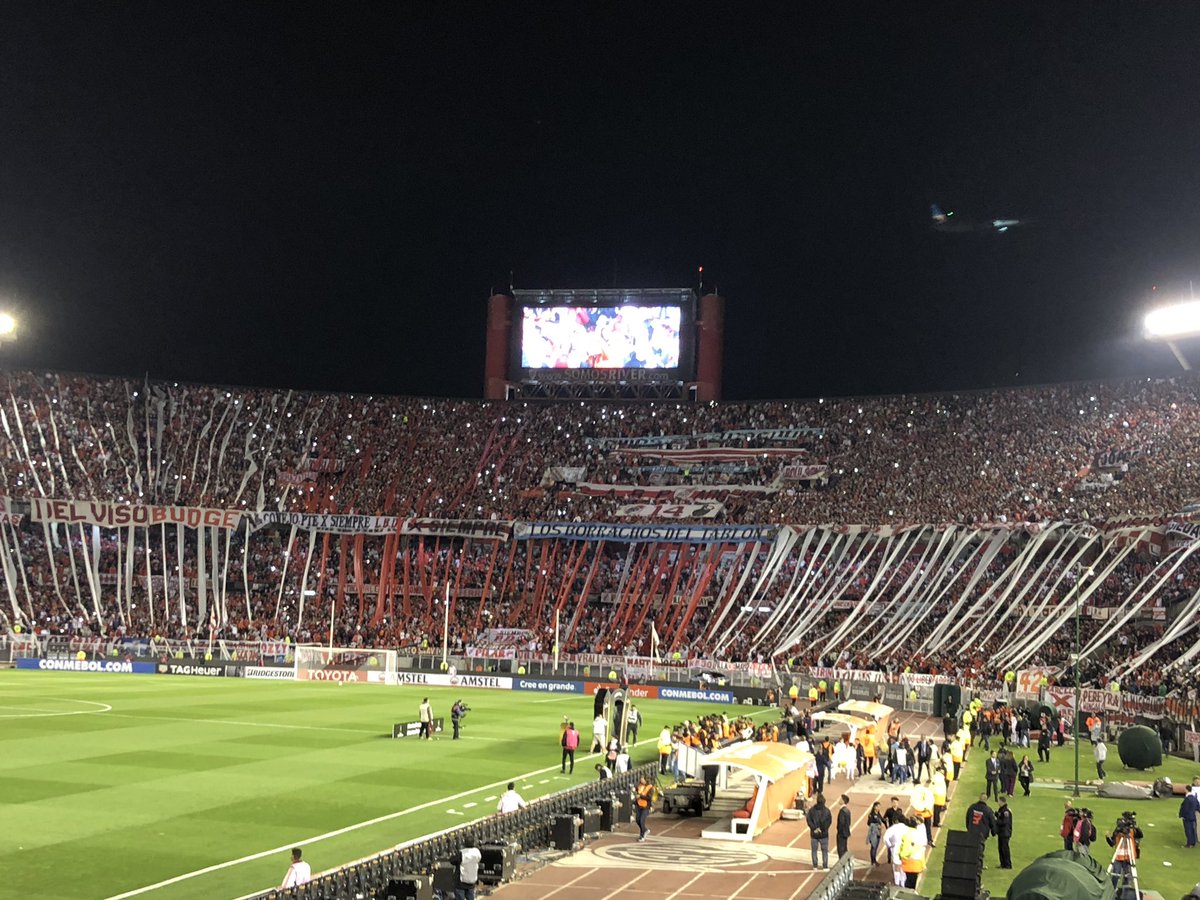 #LaFinalEsEnElMonumental ya es TT. ⚪️🔴⚪️🇦🇷👏 NO NOS DEJEMOS ROBAR, ¡deberían sumarse hinchas de todos los equipos del continente!