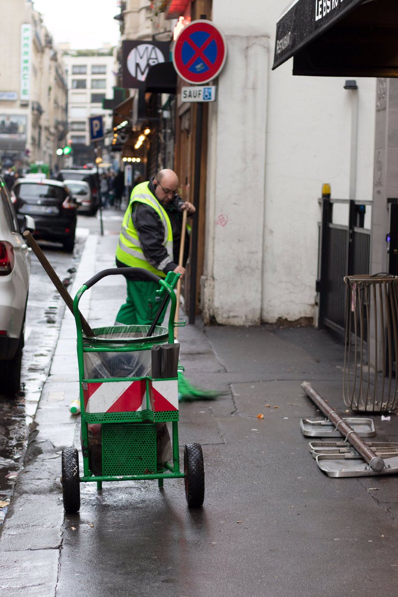 Courage aux vrais #GiletsJaunes de la Mairie de Paris qui vont devoir nettoyer les dégâts du #1erDecembre