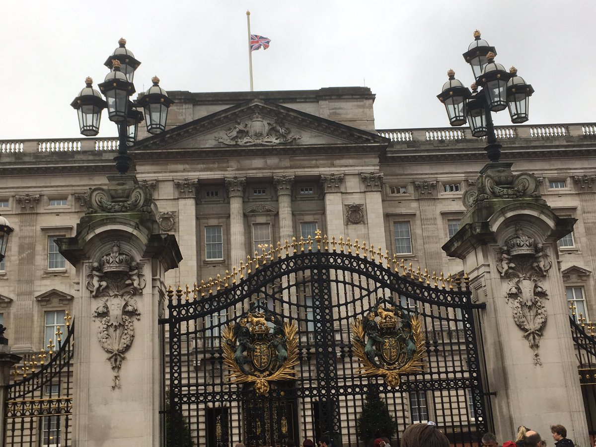 tettcoll_board's tweet photo. Great day out in London today. Sightseeing and of course Christmas shopping https://t.co/DZhooztu3L