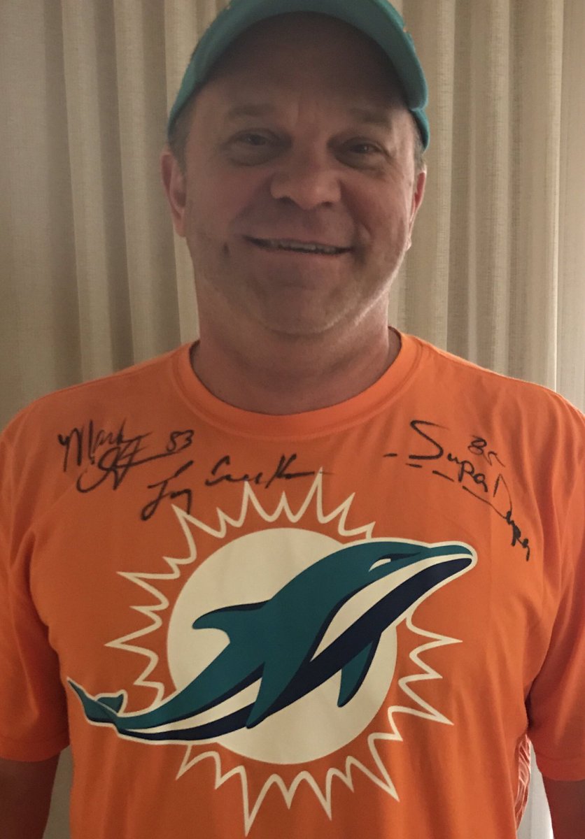 nicoleforex718's tweet photo. Oh my....Meeting Mark Duper, Mark Clayton and Larry Csonka was awesome. I watched the Mark’s brothers growing up as a kid. I feel like a kid right now. #markduper #markclayton #larrycsonka #marksbrothers #donshulahotel https://t.co/o8lHSFyb1o