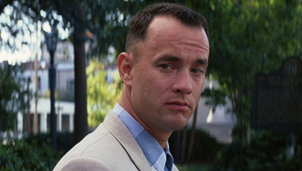 Tom Hanks est un acteur de première classe. Intemporel dans ses interprétations, virtuose dans ses choix de films.
Sa carrière est une masterclass de chefs-d'oeuvres, il transpire la bienveillance et la sympathie. Que faut-il de plus pour montrer qu'il est un monstre du cinéma?
