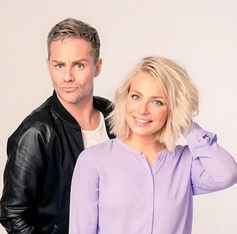 Super om met de favoriete radio-dj’s <a href="/petervandeveire/">Peter Van de Veire</a> @julievdsteen van Vlaanderen te werken <a href="/MNMbe/">MNM</a> #trots op zo’n team #besteradio