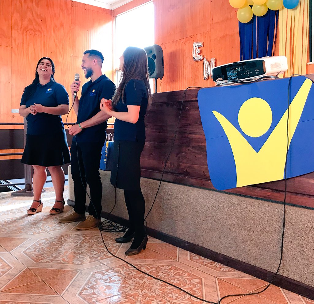 marco_yanez_m's tweet photo. “En esto conocerán todos que sois mis discípulos, si tuviereis amor los unos con los otros” — Jn 15:35
Gracias Bruno, Rebeca y Alison por su hermoso trabajo en el Espacio Nuevo Tiempo Rancagua, los extrañaremos  #OYIM https://t.co/OUxAHgoYtP